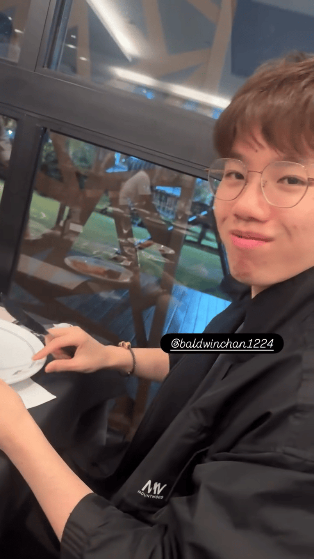 吴晙诚拍陈颢桦吃东西🍽️ 