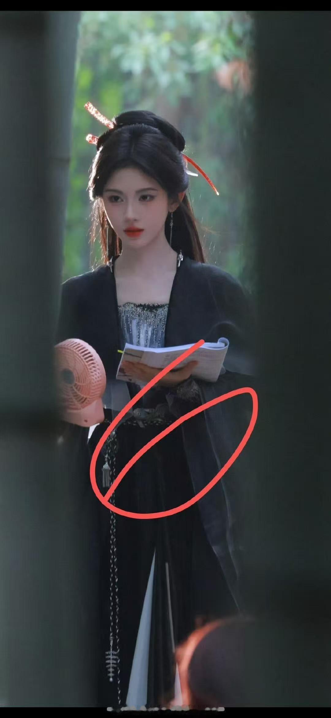 鞠婧祎来战阿黛黑衣路透鞠婧祎来战竹林黑衣路透鞠婧祎来战竹林黑衣路透，带派，[爱你