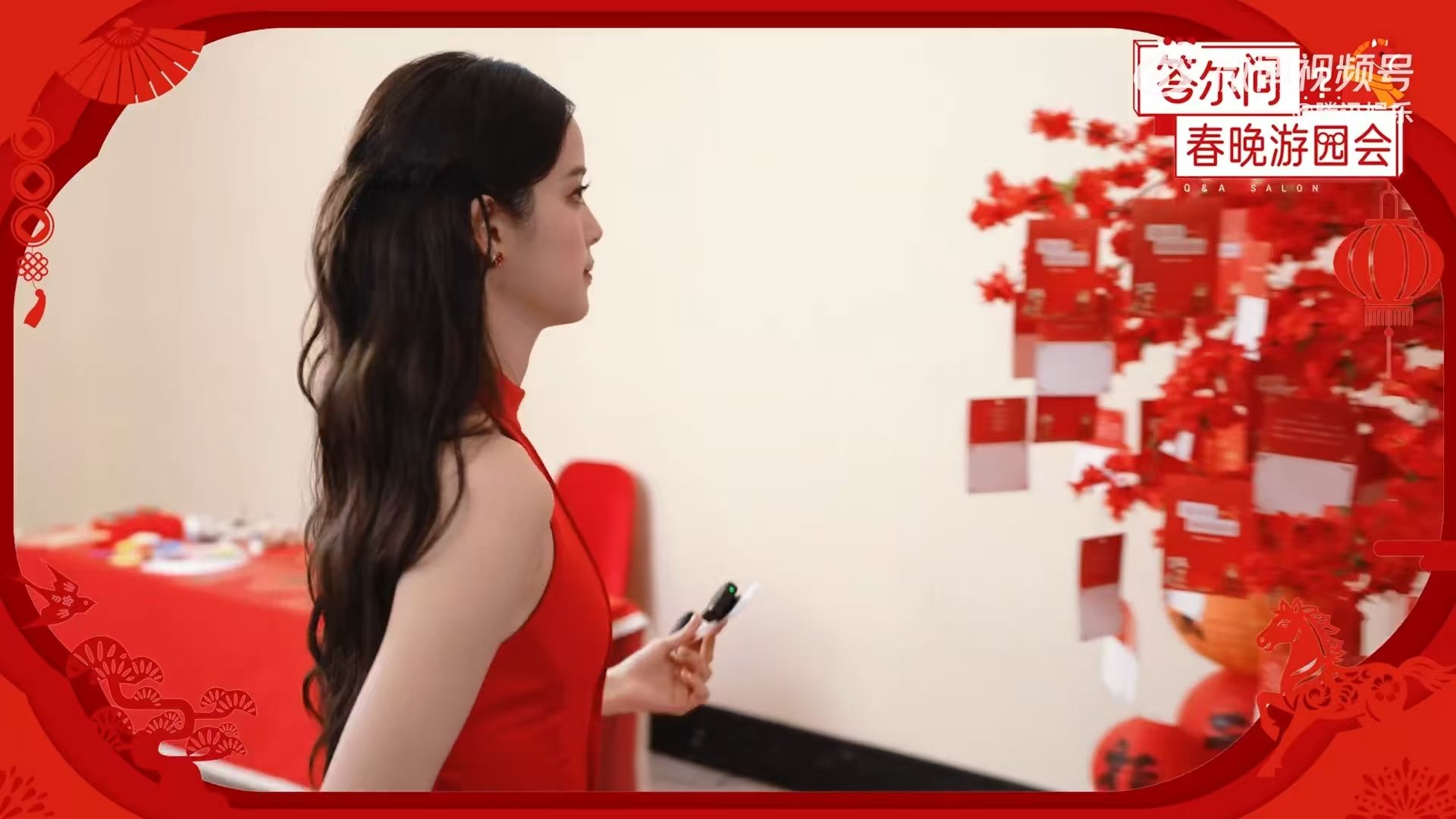 欧阳娜娜说伊能静是姐又是朋友妈 刘宇宁欧阳娜娜春晚后台互动欧阳娜娜实名认证：春晚