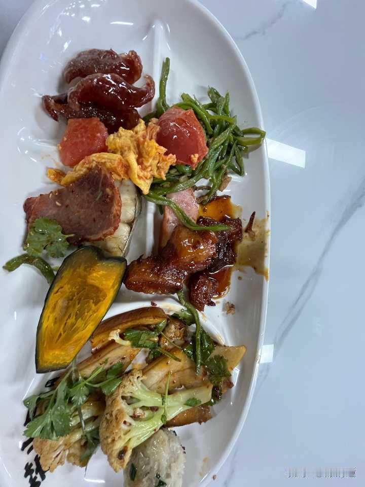 为什么国家不直接向中小学生提供午饭和晚饭？
窃以为如果提供也花不了多少钱，还解放