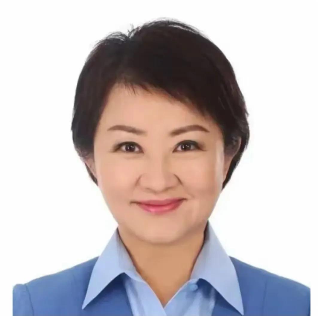 投机取巧两头观望，卢秀燕访陆提议遭全网反驳。

邱毅前两天提议，让卢秀燕卸任台中