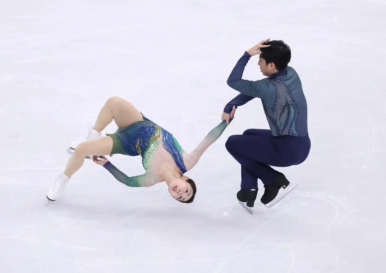 只此青绿，青绿入梦！最后的抱手礼，是双方对彼此的感谢！极速复出，咬牙坚持，迎来终