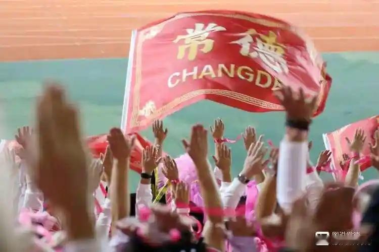 目前湘超联赛常规赛还剩最后一轮，八强队伍即将揭晓，之后将采用单回合淘汰赛赛制角逐