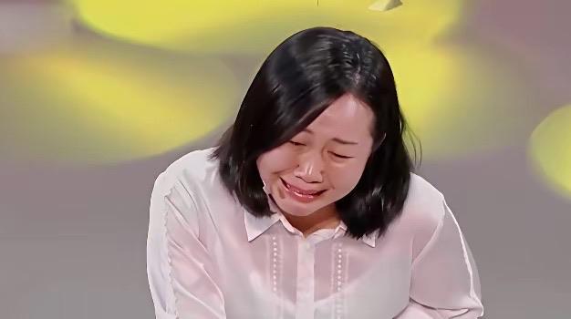 湖南一女子3岁走失，40岁成为千万富豪后，登上电视寻亲，不料，亲生父母无人到场，