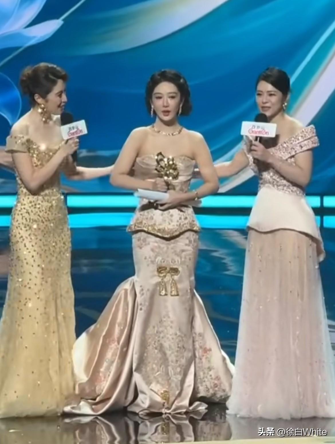 6月26日，杨紫获白玉兰视后，从台下哭到台上，手捧最佳女主角奖杯，还没开口说话，