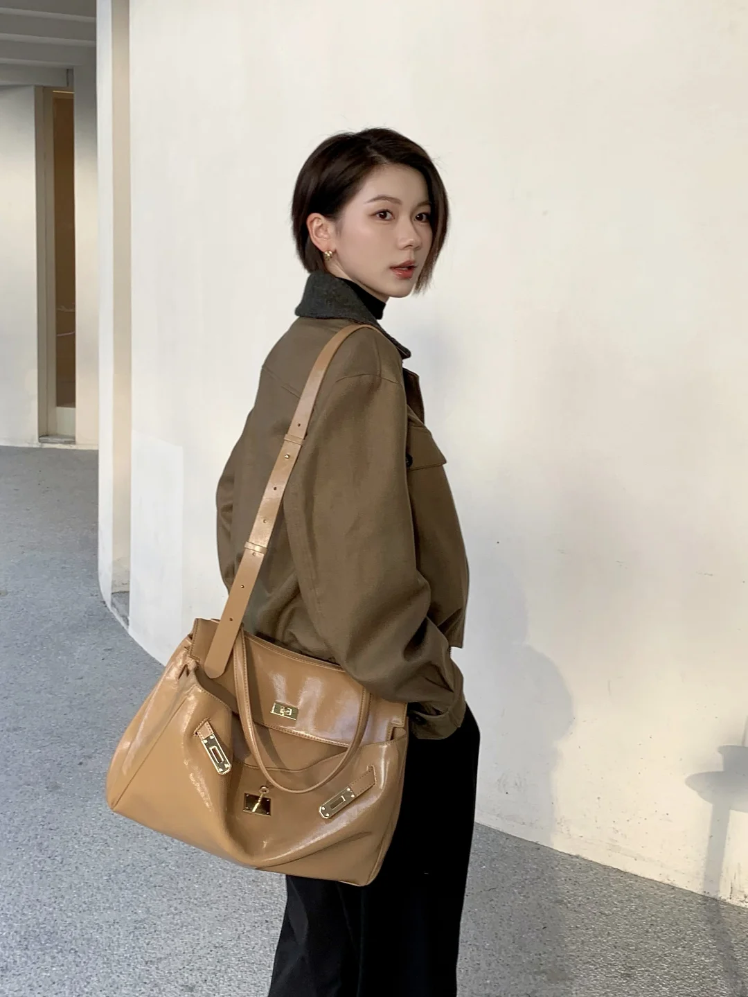 短发女生 潇洒不羁的感觉信手拈来！