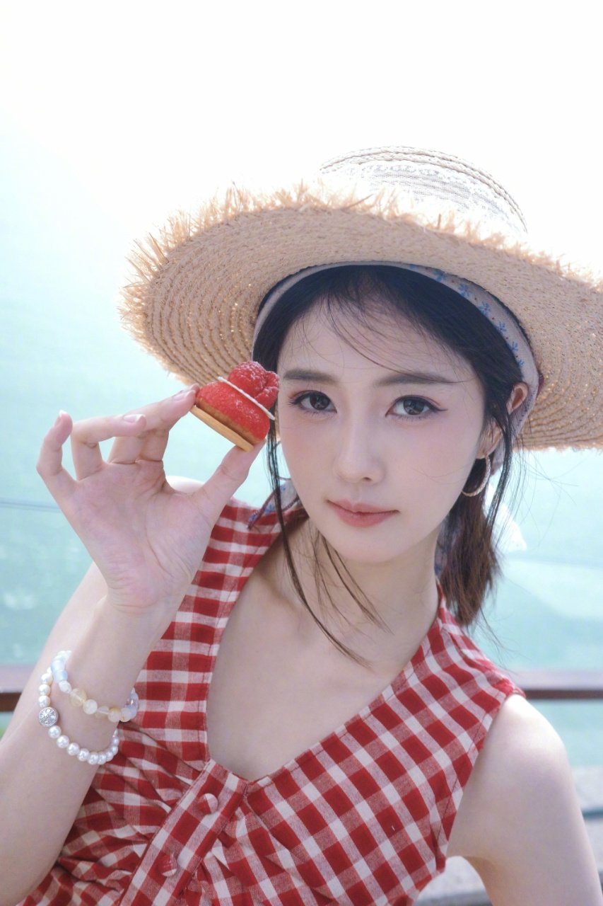 白鹿红格子裙梦回早期白鹿一放假就出神图如此貌美 