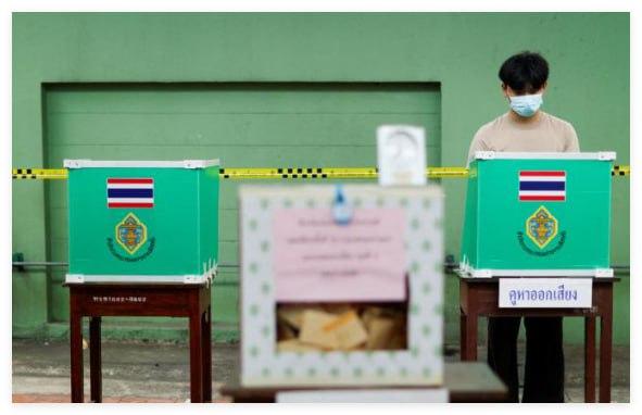 泰国2月8日大选结束后，计票过程透明度争议不断发酵，选举委员会压力巨大。
 
不