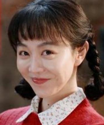 《唱给彪哥听》是一首以“玉芬视角”创作的女声情歌。它在短短数日内播放量突破10亿