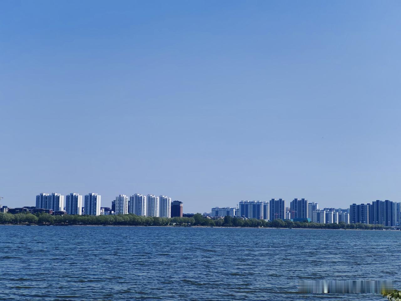 美丽的沂河边上，二手房的套数单位是W，你敢相信吗？自己算算吧，这点区域内，有多少