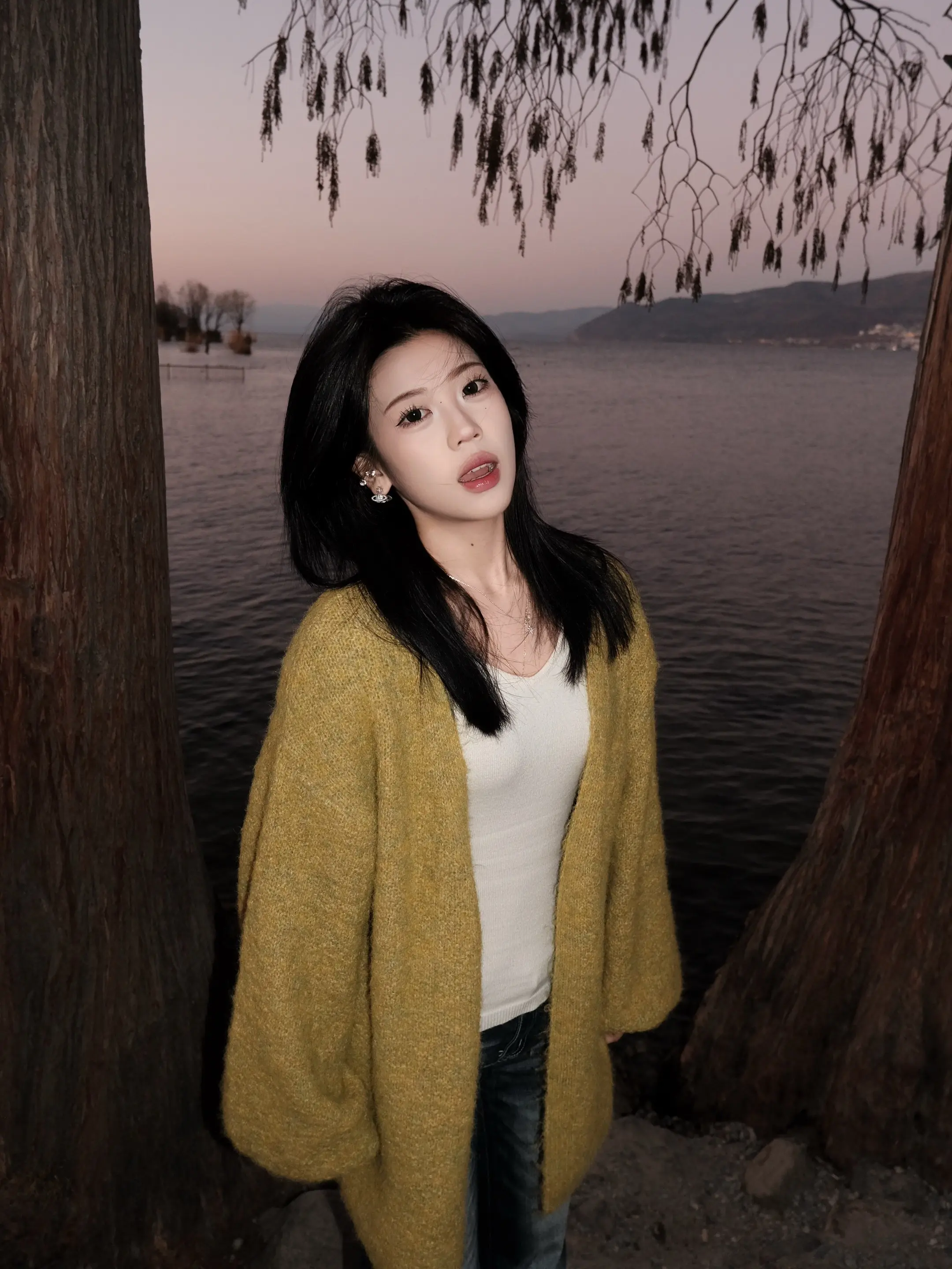 只会看着你傻笑 怎么办才好