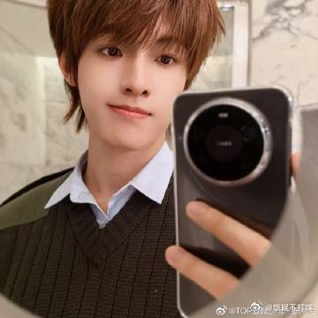 张泽禹发文感谢粉丝 当张泽禹的长文出现在屏幕上，我的眼眶不禁湿润了。“谢谢你们喜