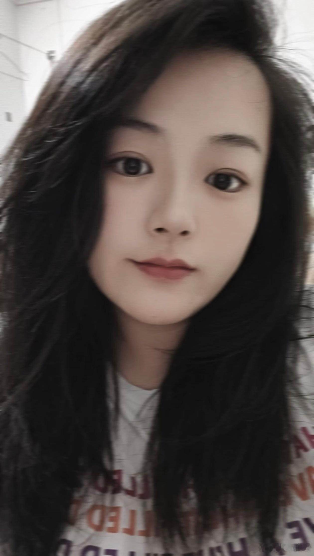 早上起来感觉头好油又没时间洗忍了一上午感觉自己好丑啊中午赶紧洗了个头颜值瞬间回春