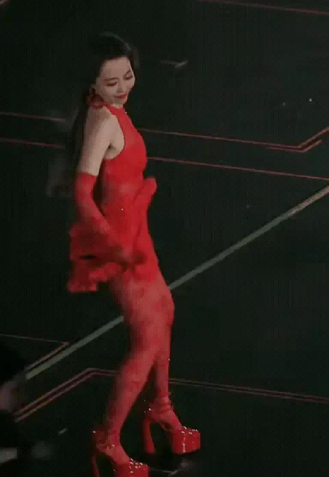 40岁后，你是不是总担心自己“过气”？
王心凌告诉你，40+的身体，能像装了涡轮