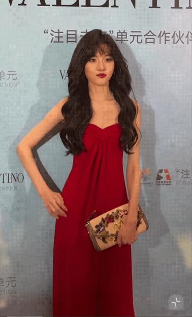 宋祖儿怎么瘦到有点脱相了，看着都有些吓人……今天看她北影节线下活动的生图，真有点