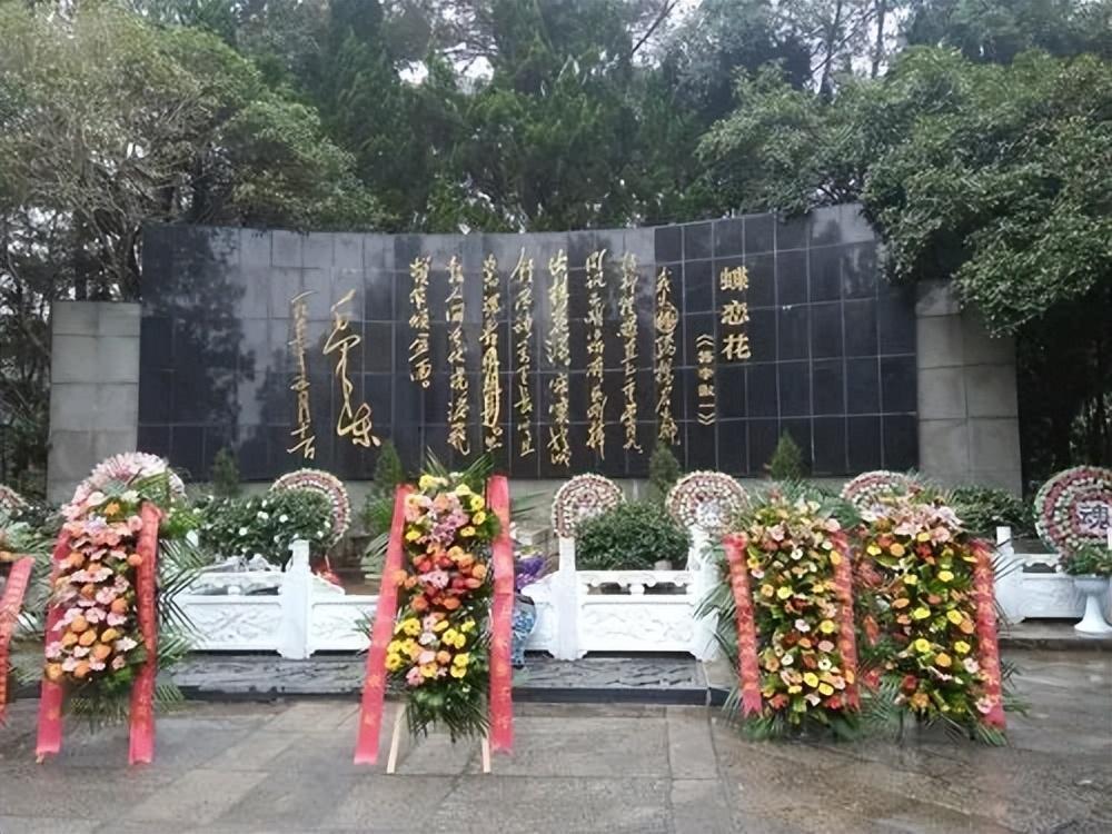 主席一首词，总理两行泪，背后是段跨越生死的思念

1957年的一天，周总理去毛主