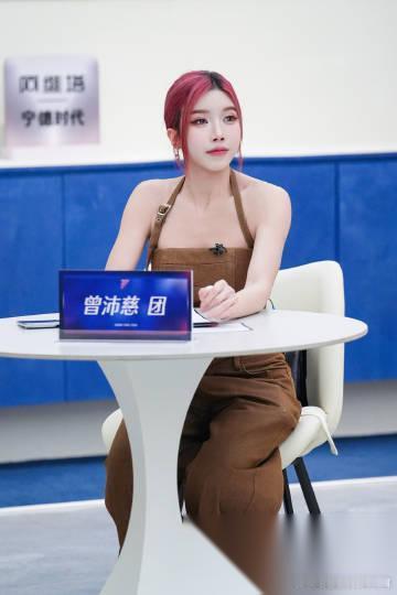 怪不得曾沛慈五公组队第一个就选了庄法，原来庄法又是上钢管又是rap绝招尽出，结果