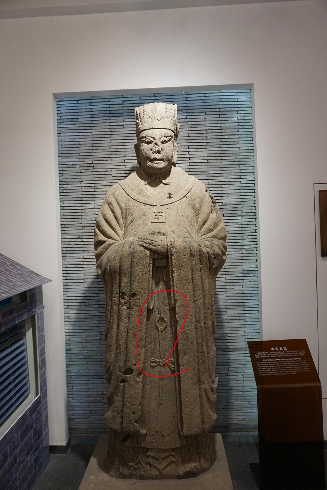 宁波南宋石刻公园里石像佩饰中海棠环的使用 ​​​