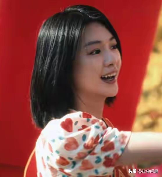 邱天跟年轻时的于娜（图三到图六）太像了！
 
《交锋》里金丽娜的扮演者邱天，19