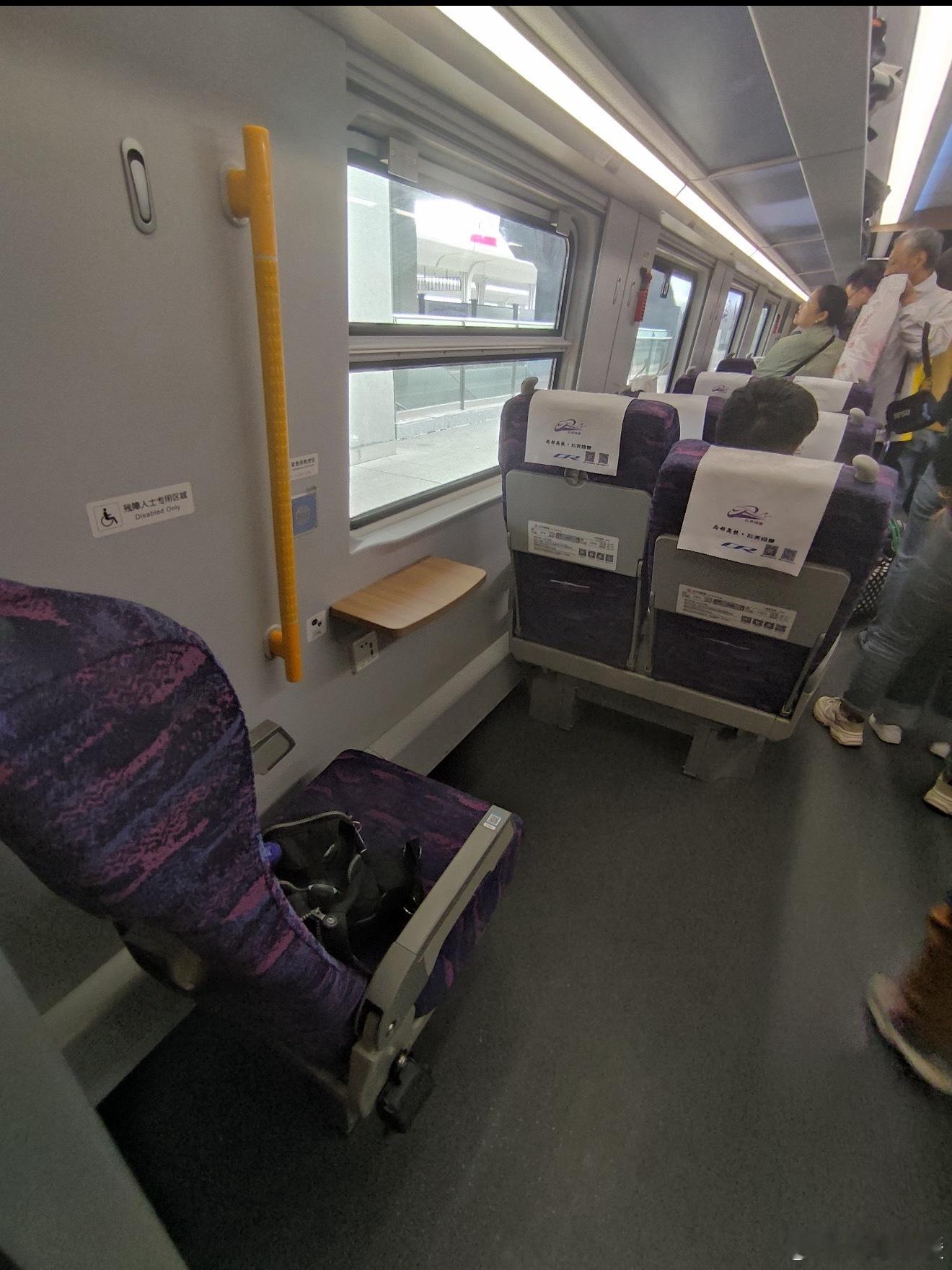 12306回应女子买到单人独座我之前看一个脱口秀，有个演员就说其实残疾人最怕的就