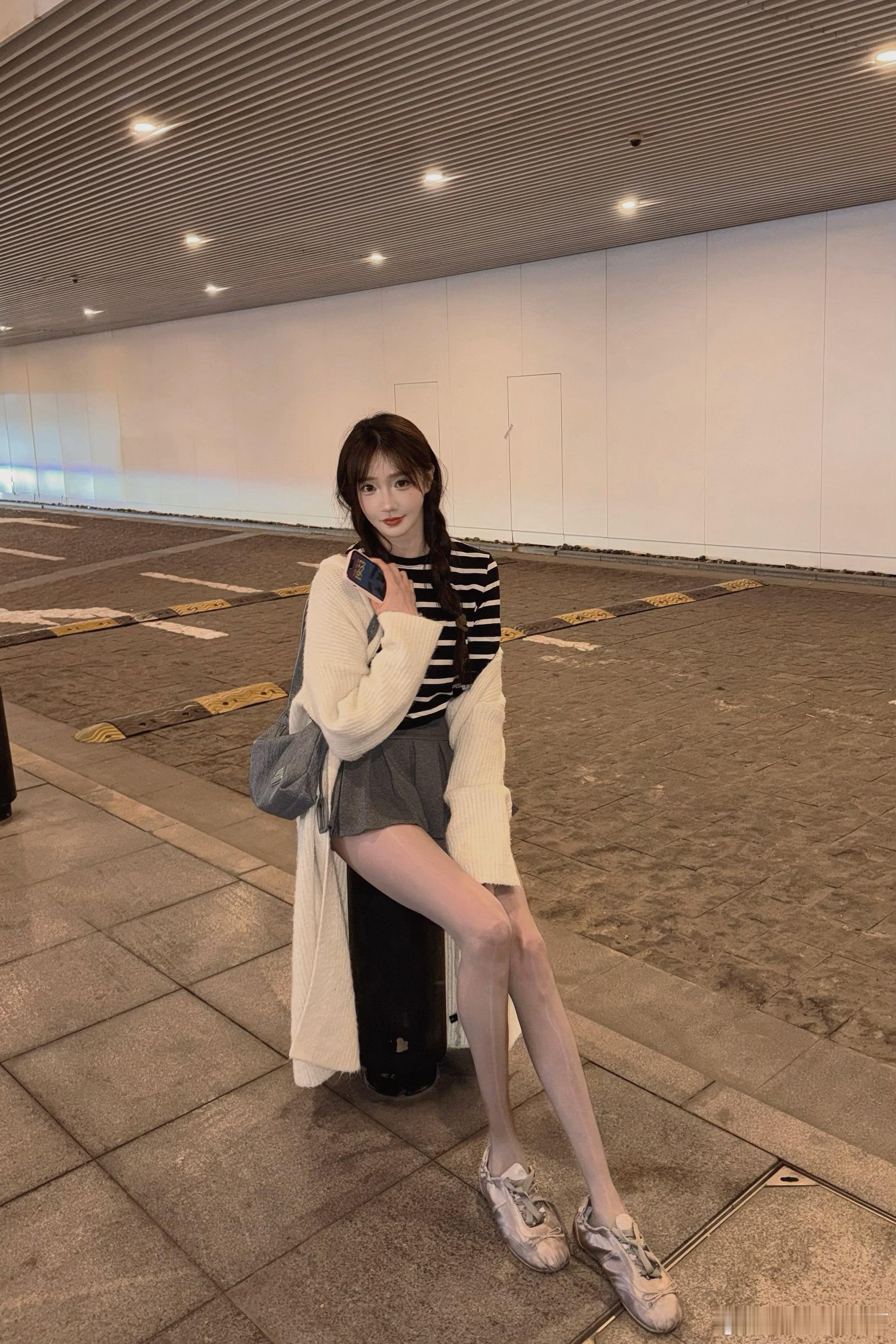 路上遇到个男的跑来跟我说 我看过你的直播 我们加个wx吧我说你叫什么 他说我看过