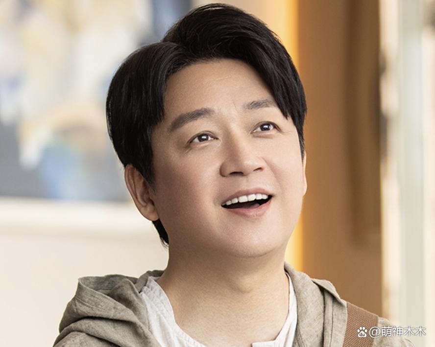 潘粤明深夜发了一句“一定要这么现实吗”。
董洁随后承认自己当年任性。
两条热搜一