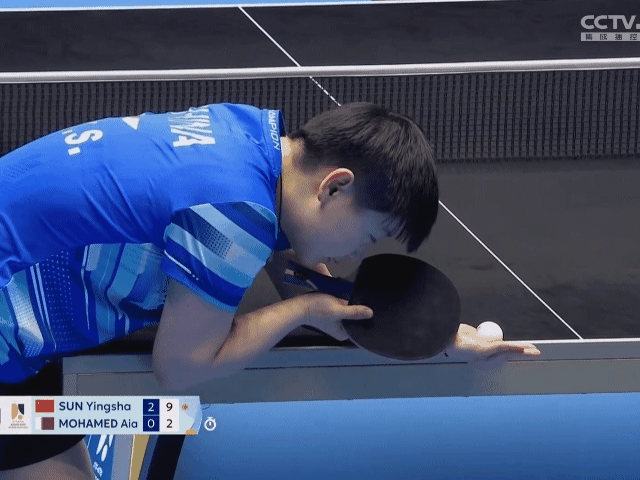 孙颖莎3比0穆罕默德 孙颖莎：发球自杀 笑一下算了[允悲] 