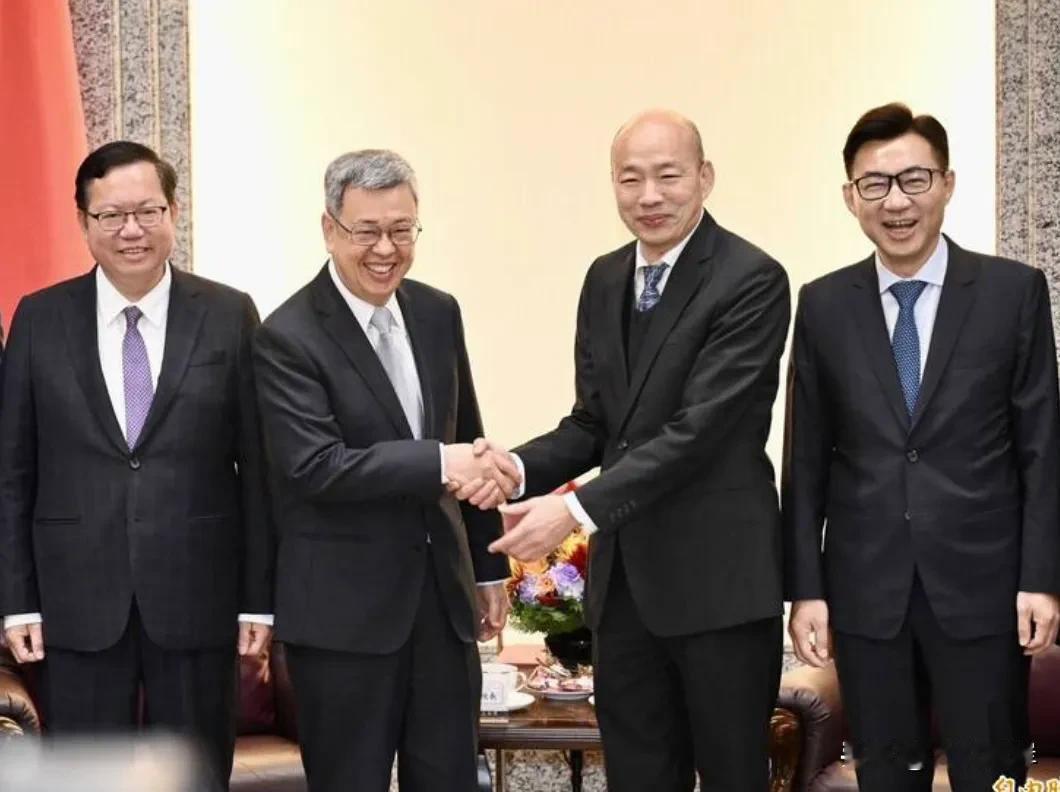 韩国瑜：不必拥抱，握手就好！
台湾省立法机构将于20日开议，行政机构负责人陈建仁