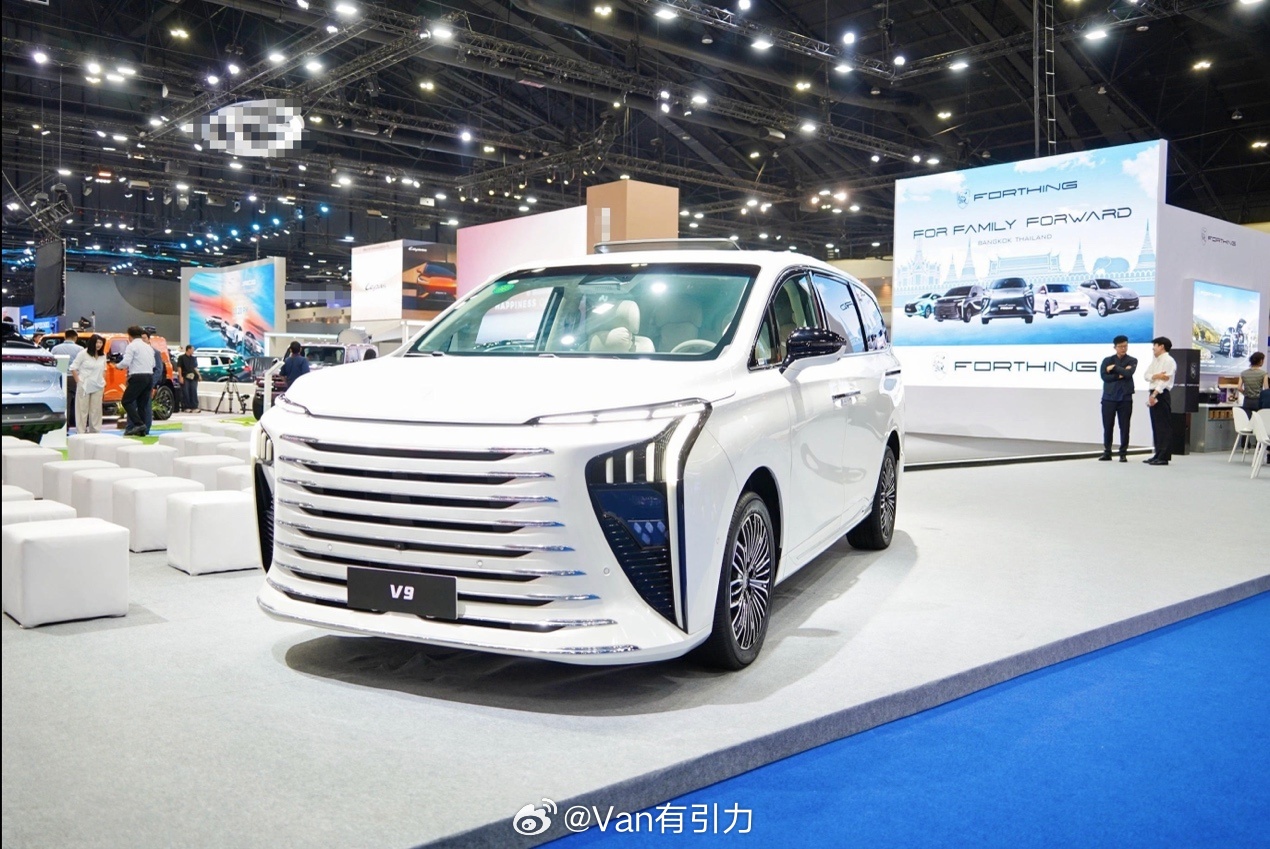 东风风行星海v9 亮相泰国曼谷车展，响应号召走出去这事儿没毛病，不过貌似展车是个