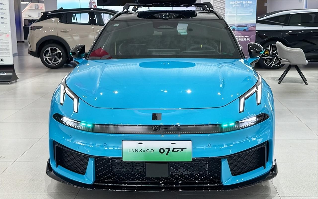 领克07GT堪称“全职伴侣”
成年人的世界里，买车往往是一道残酷的选择题，要操控