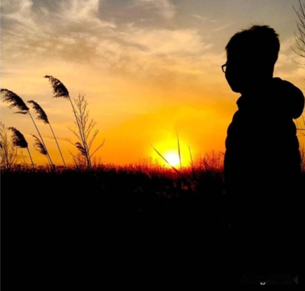 标题：銘：
在信息洪流里，如何守住自己的「心锚」？


文｜顧銘崇圆
 
大家好