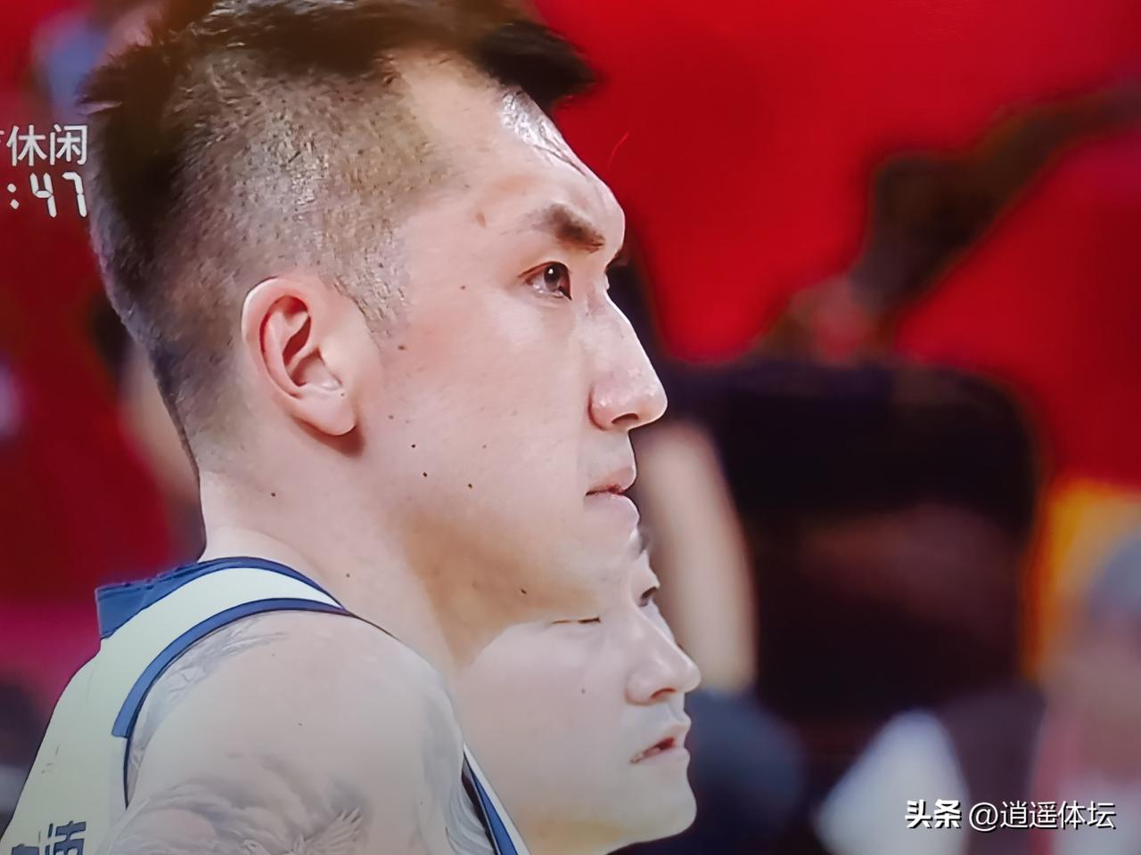 刘传兴受伤下场，陶汉林上前表示歉意！
      CBA第31轮山东高速男篮客场