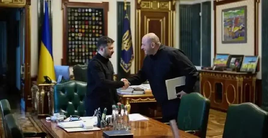 快讯！快讯！
泽连斯基把最棘手的差事交给乌梅罗夫，这不是临时起意，而是精心摆局。