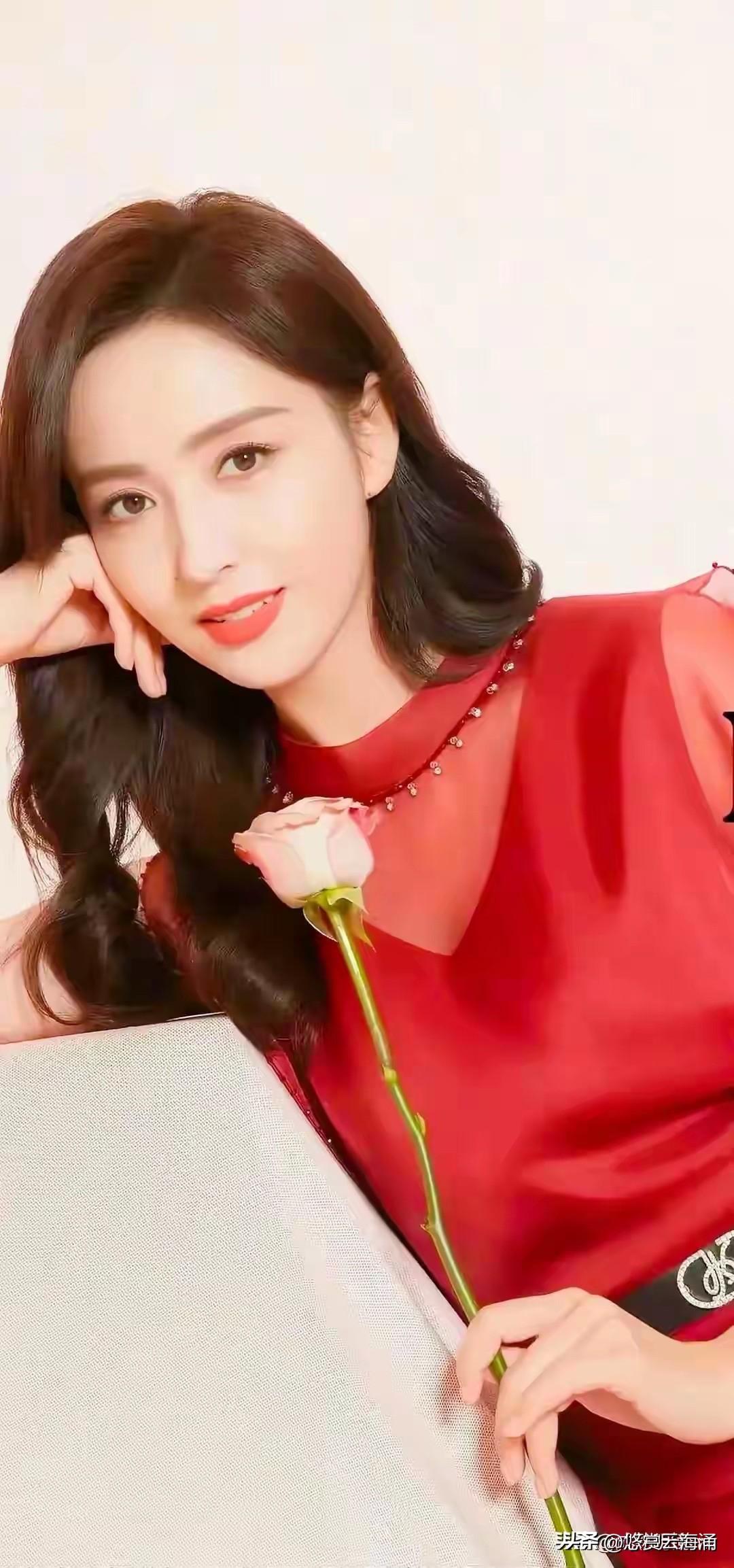 美丽动人，丰满迷人的佟丽娅