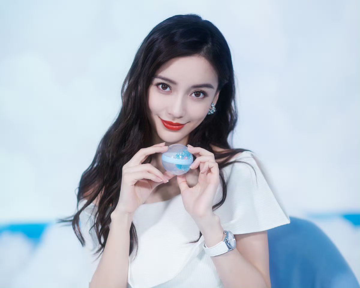 angelababy   杨颖 中午好呀! 天使就叫Angel🧚🏻♀️今日是