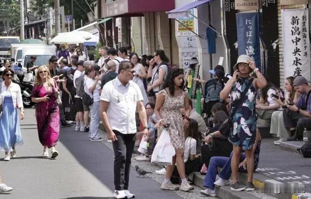 卢克文说，现在大家都对世界各国祛魅了，大家都开始明白日本资源非常匮乏，印度特别脏