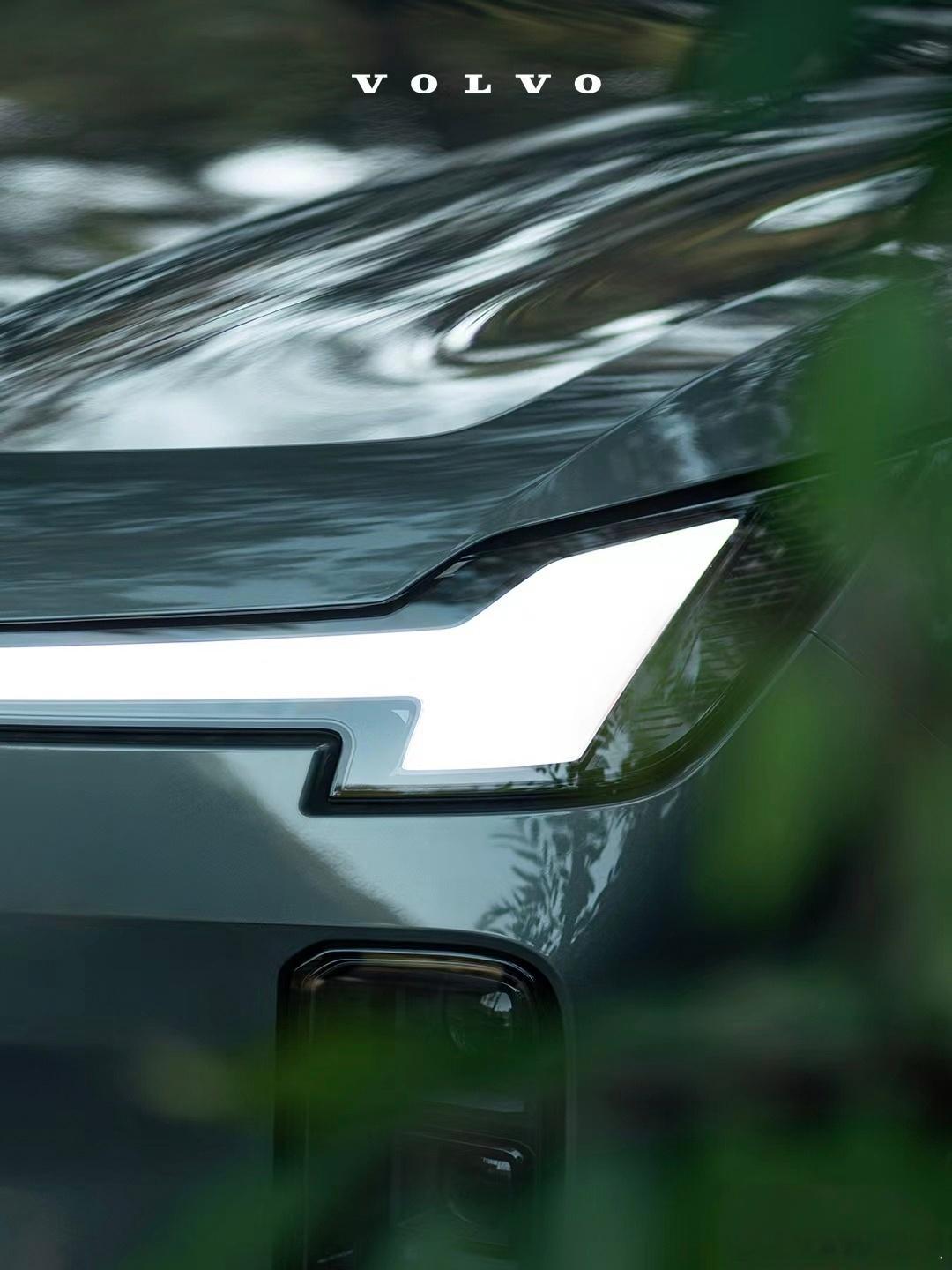 沃尔沃全新XC70沃尔沃XC70是沃尔沃电动化转型的关键落子，更以全能混动理念重