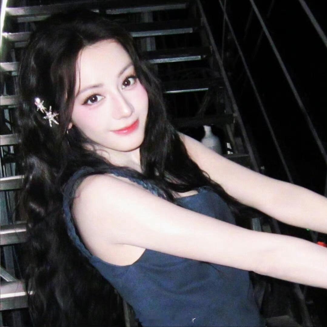 迪丽热巴的胆子也太大了吧奇奇怪怪的热搜+1 