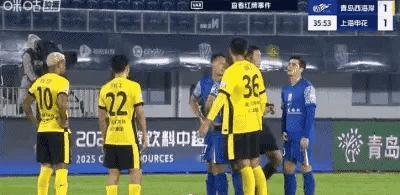 孙捷这个动作妥妥的红牌，孙捷这个上抢动作那么大也是莫名其妙热点解读中超联赛青岛西