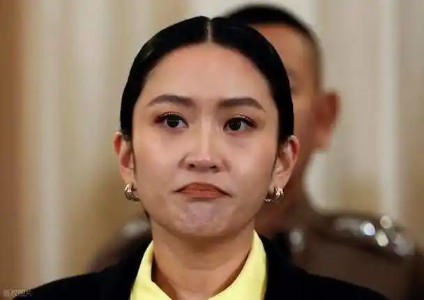 [浮云]佩通坦应该已经失去了从政的这条路。佩通坦的行为断送了自己的从政生涯，也断