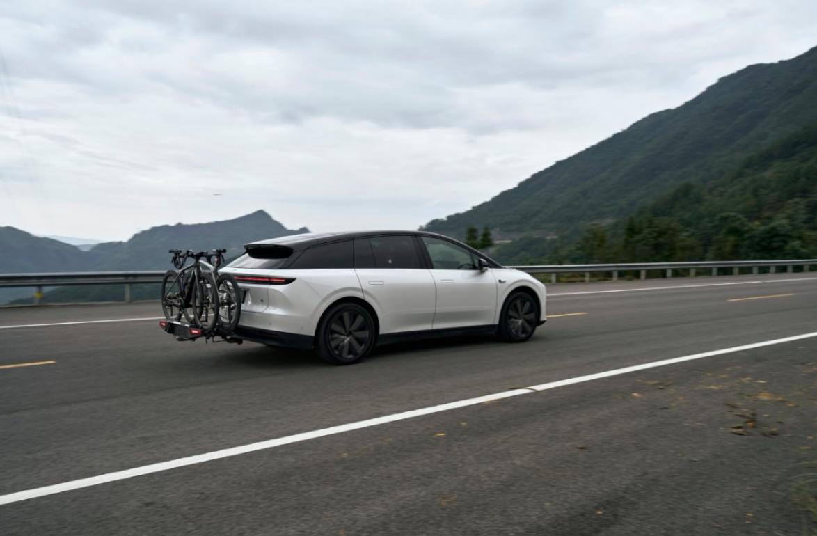 理想汽车新车，还是纯电五座SUV，基于原生纯电架构打造，这几个词放在一起，很难不