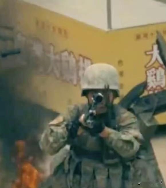 演习现场惊现繁体“大鸡排”，你怎么看？

几张解放军演练巷战的照片中，一个貌似小