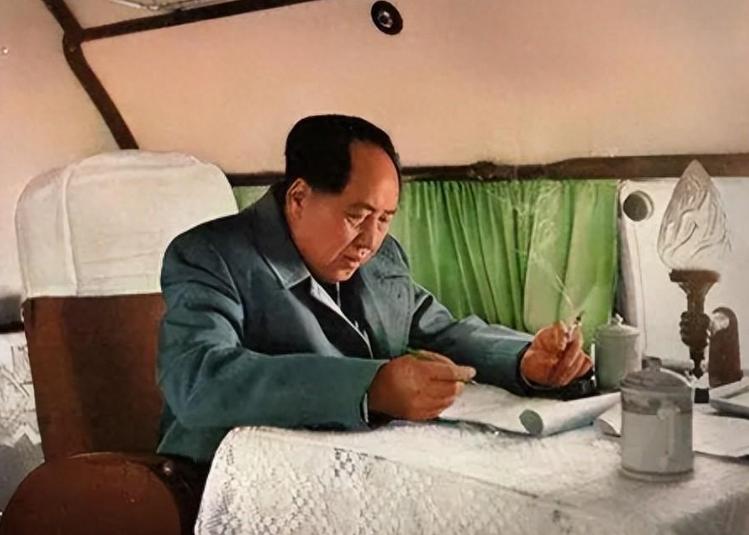 1955年，毛主席从大将名单中划掉一人：此人不授衔，我另有重用

1955年授勋