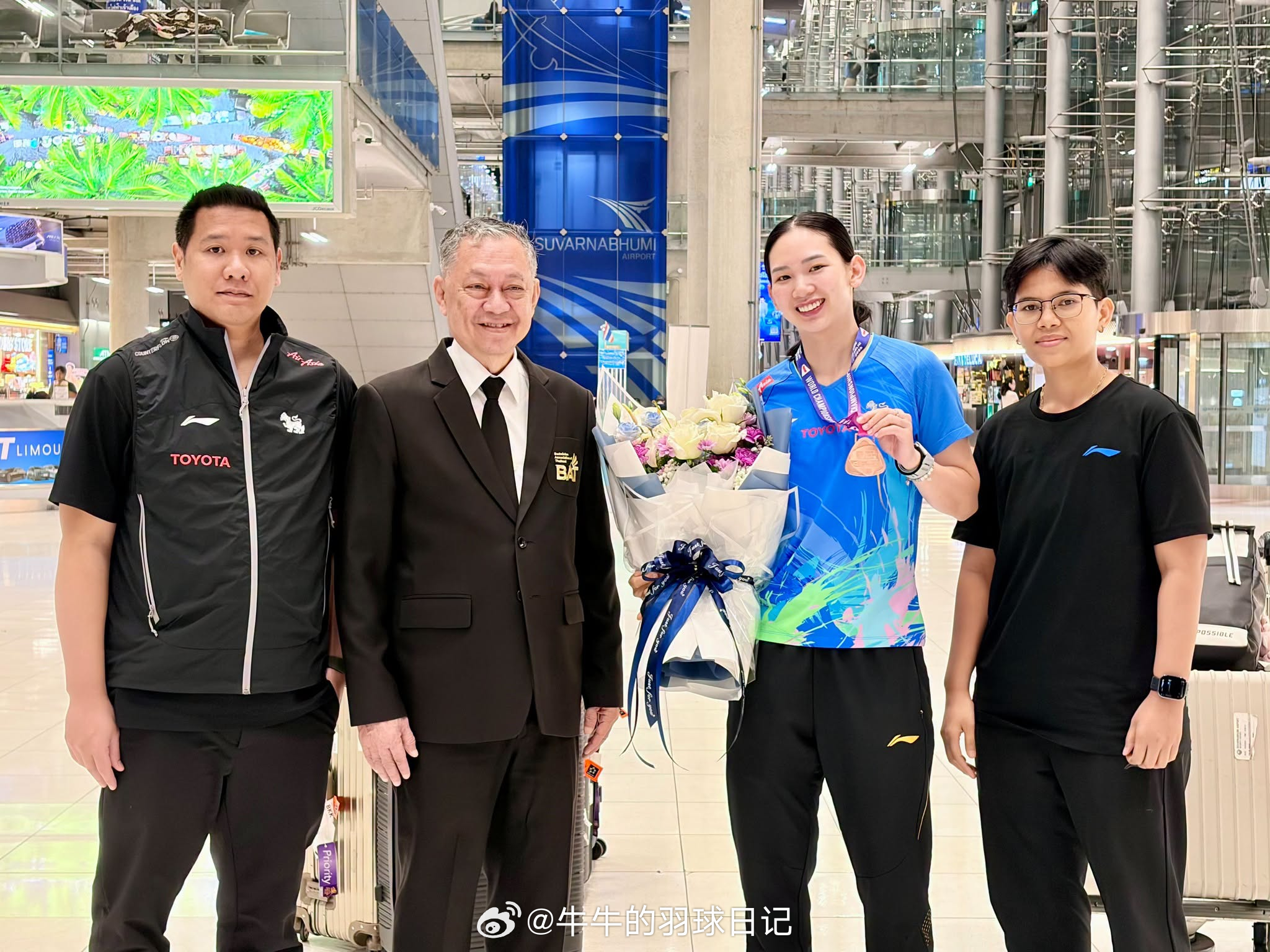 李美妙回国 