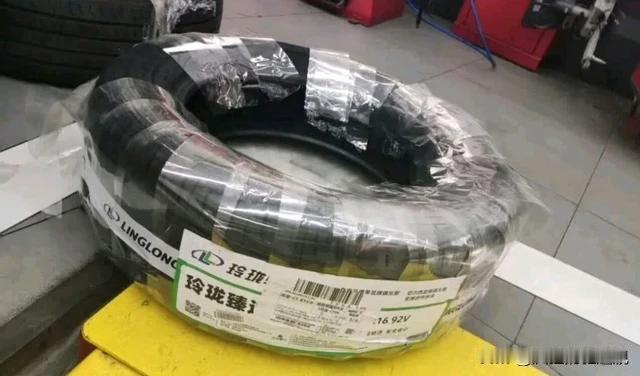 都推荐买米其林，但600多块钱一条，感觉有点贵。最终还是下定决心换玲珑轮胎，价格