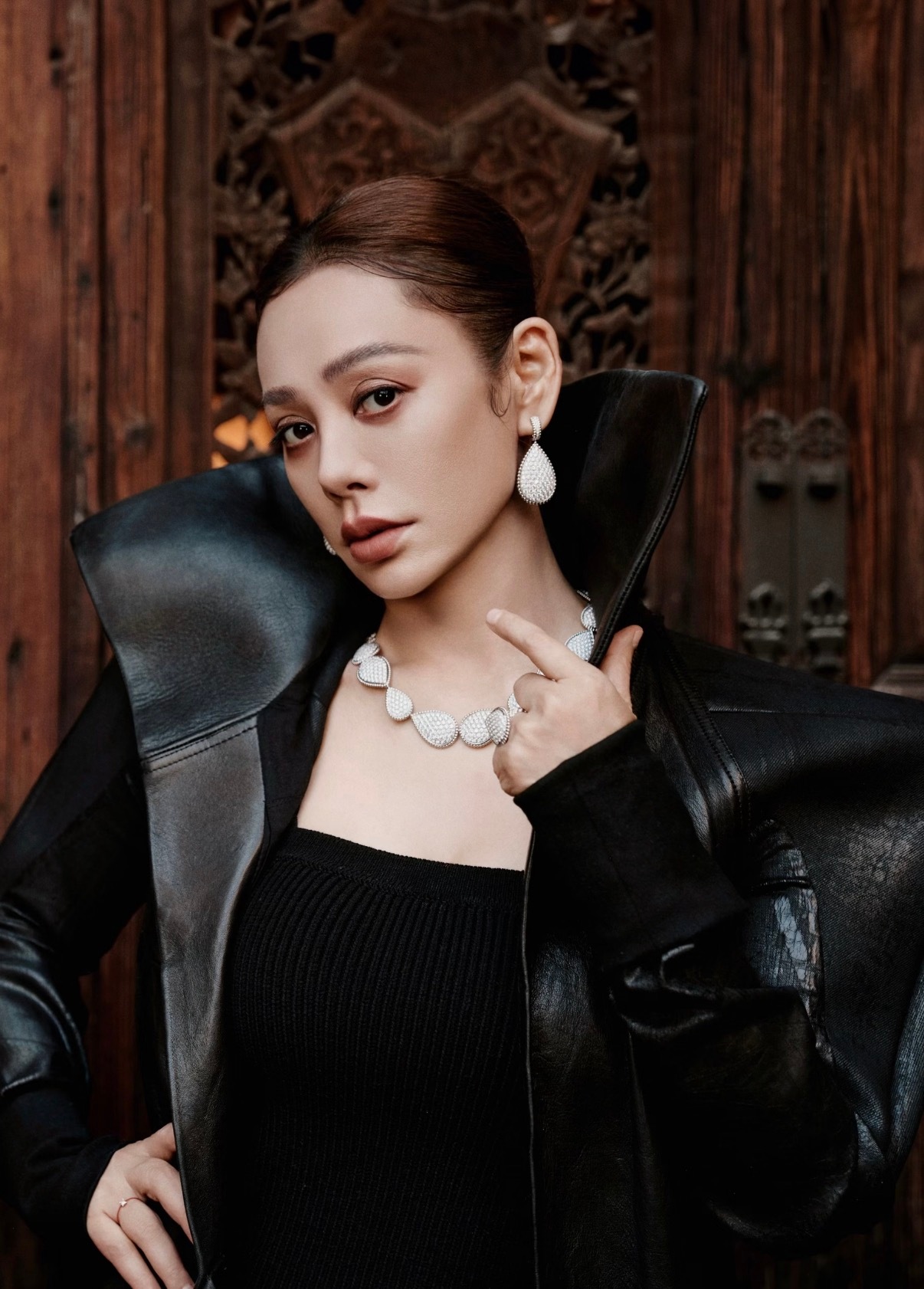 宁静建议年轻人勇敢恋爱慎重生娃确实只有谈恋爱谈的多才知道自己具体喜欢什么类型的，