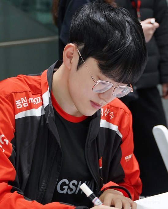 粉丝见面会上的Scoutcr.1eeyeon__2025lck英雄联盟