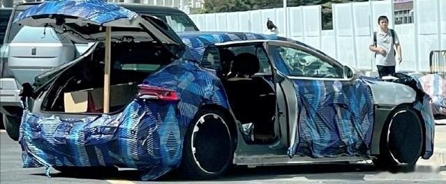 比亚迪旗下方程豹品牌正在研发一款猎装车，基于汉L技术平台打造。新车或采用800V