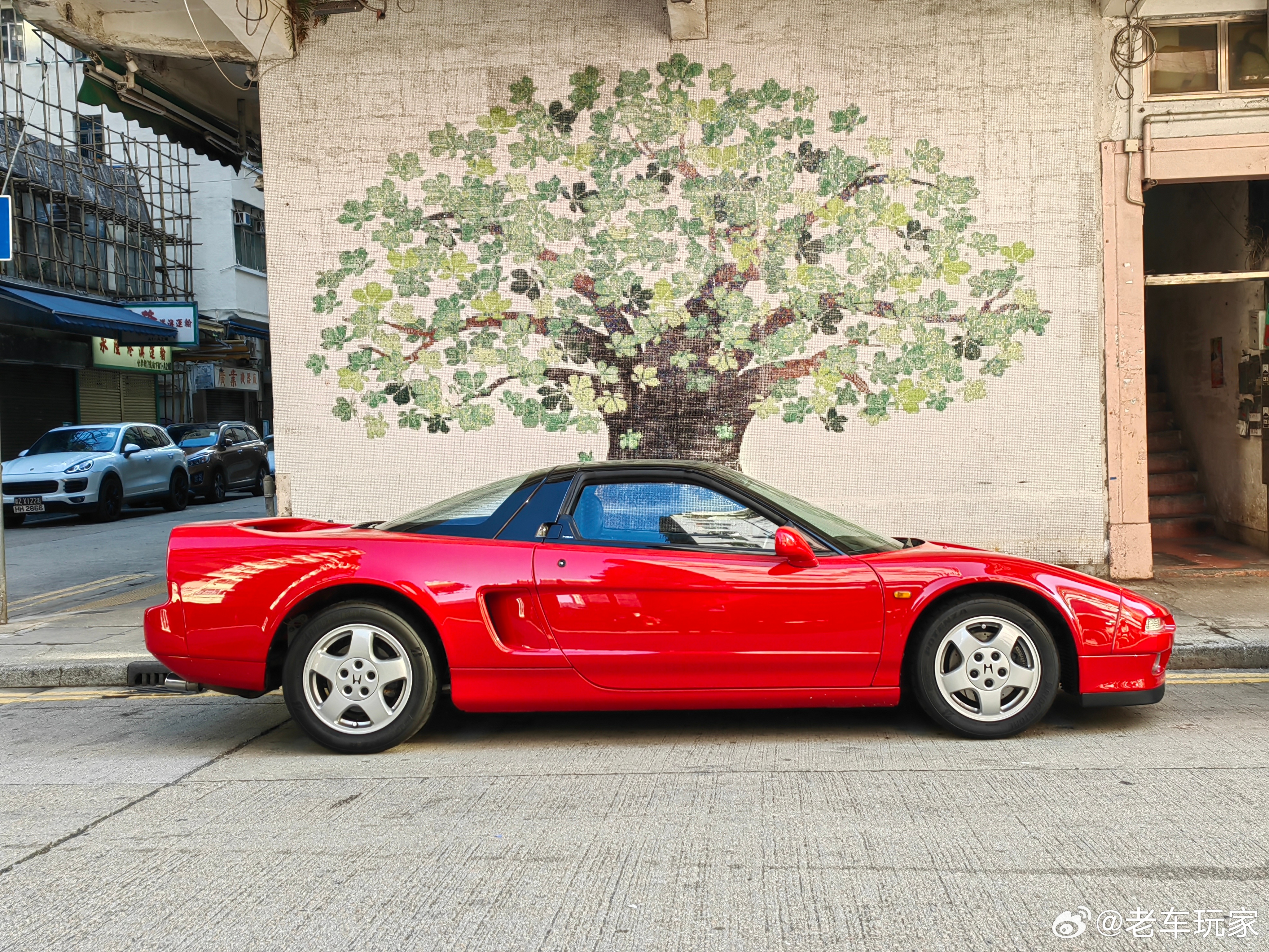 九十年代的本田 NSX，在它推出的当时，使其他老牌超跑暗淡无光，大家来欣赏一下这