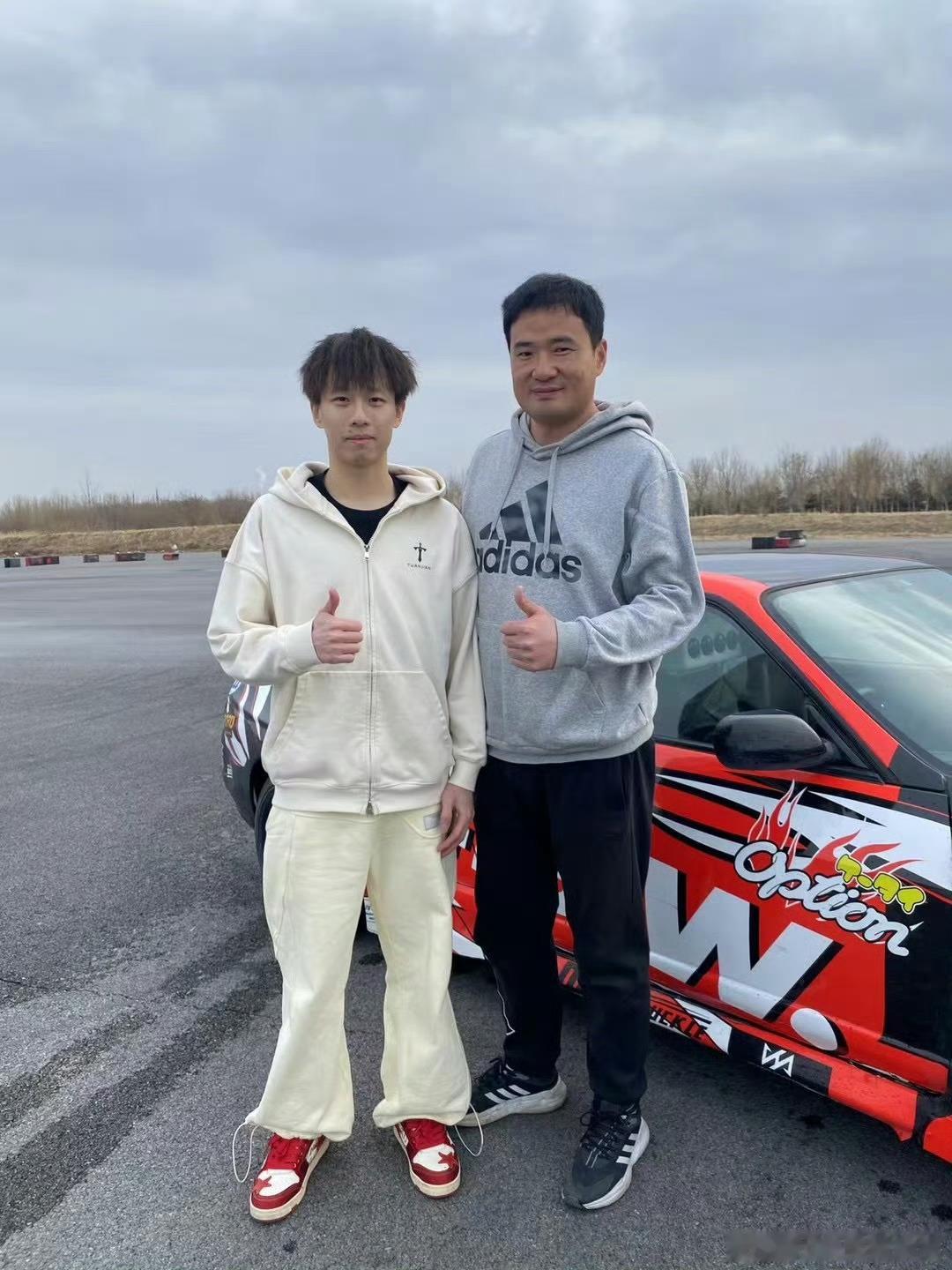 🔁熟悉合影点赞姿势哈哈哈哈哈 ©️叶志成爱金港|林高远|行摄Film ​​​